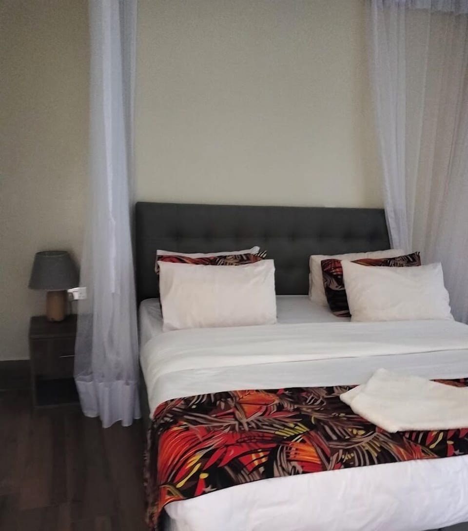 Deluxe Single Room | Free WiFi, bed sheets