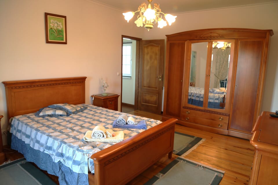 Family Room, Mountain View | Free WiFi