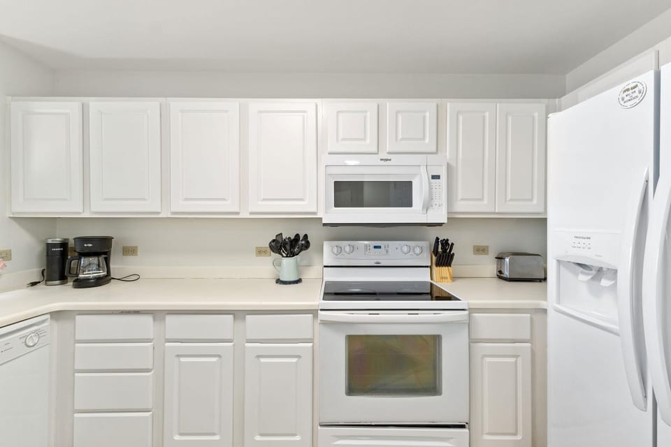 Condo, Multiple Beds (Spanish Key 107) | Private kitchen | Oven, toaster
