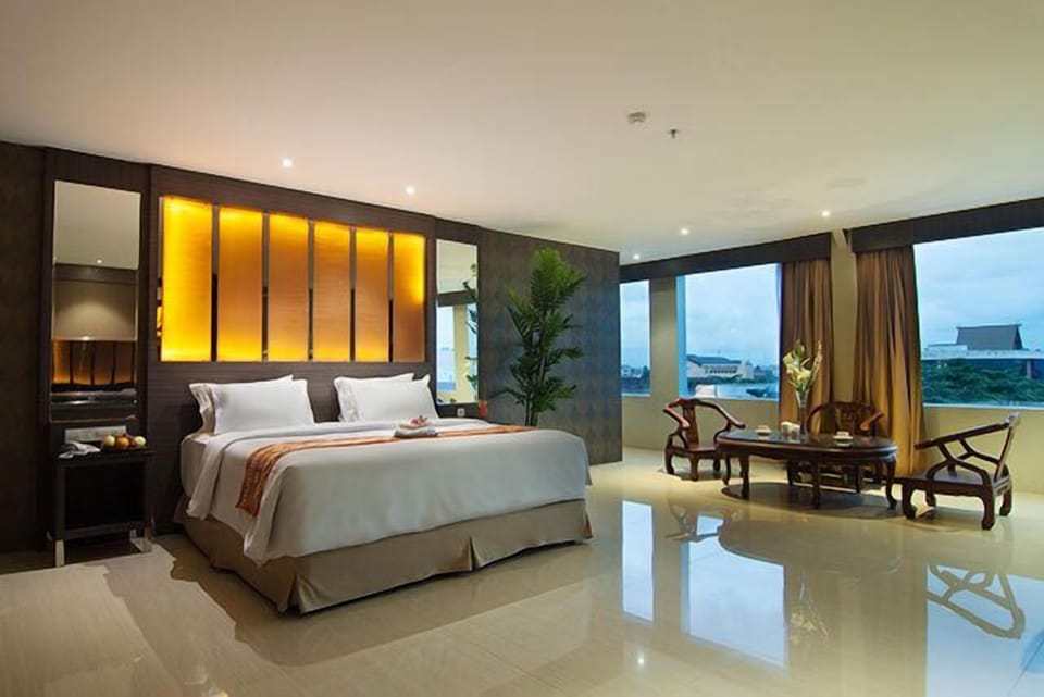 Premium bedding, minibar, in-room safe, desk