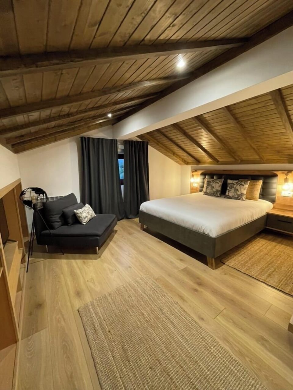 Comfort Double Room, Mountain View | Free WiFi, bed sheets