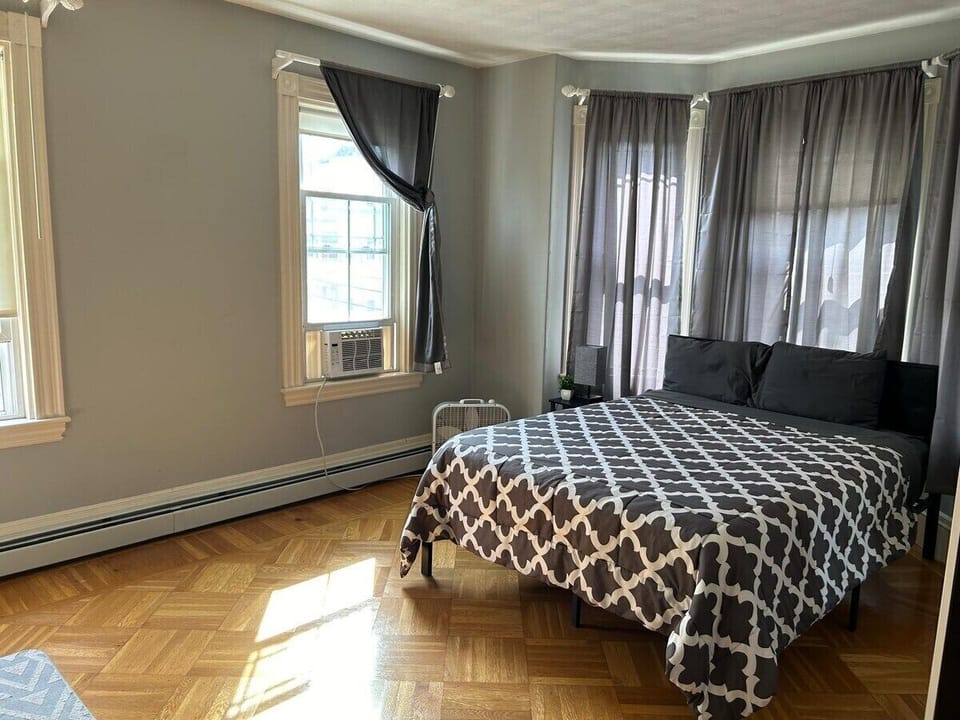 Triple Room, Shared Bathroom (2) | Desk, laptop workspace, free WiFi