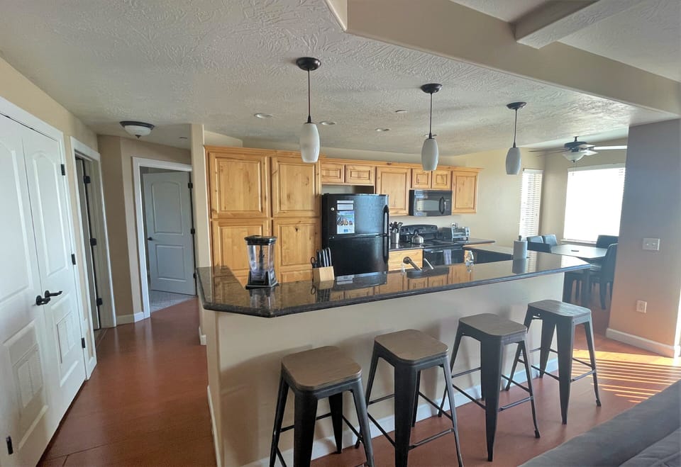Deluxe Condo, 3 Bedrooms, City View | Private kitchen | Coffee/tea maker, electric kettle, toaster