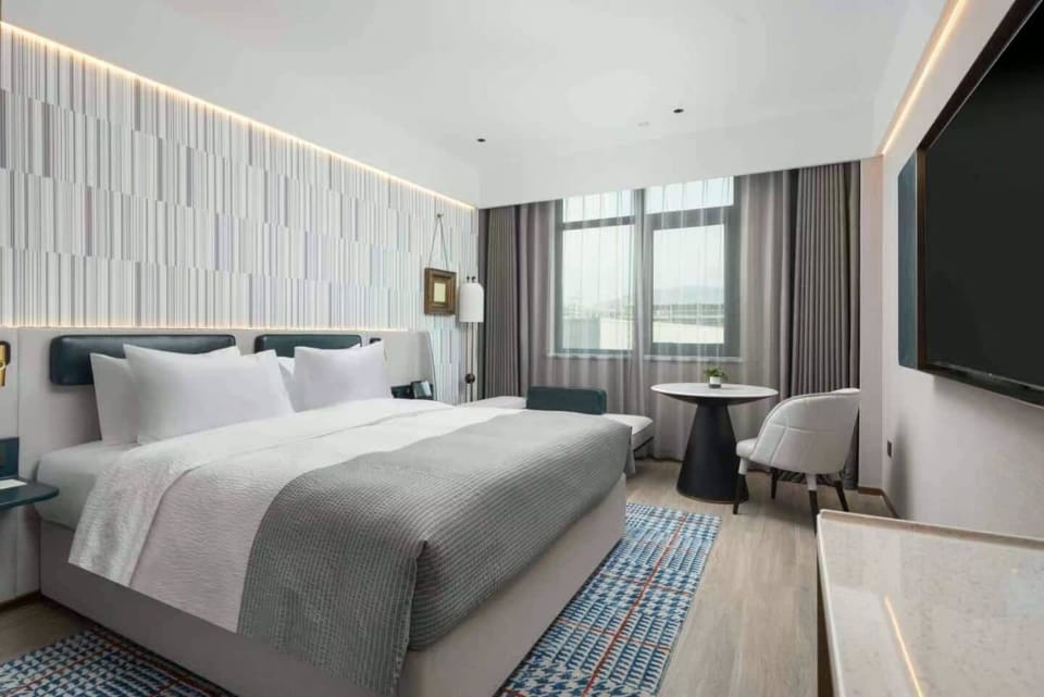 Standard Double Room | Laptop workspace, blackout drapes, WiFi (free)