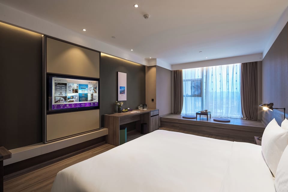 Executive Single Room, Non Smoking, Housekeeping | Premium bedding, down comforters, minibar (free items), laptop workspace