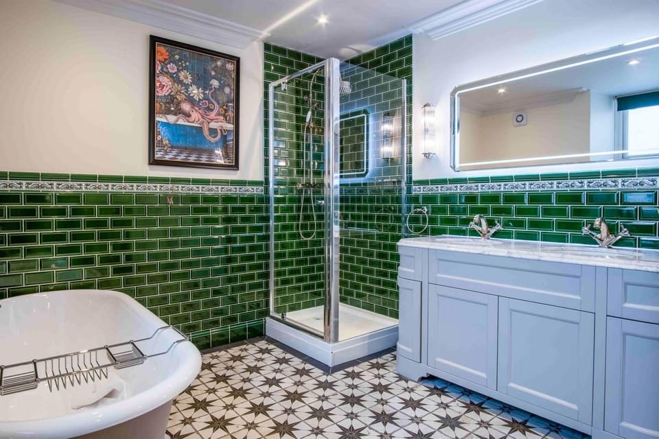 The Retreat - 5 Bedroom House - Horton Cottage in Wales