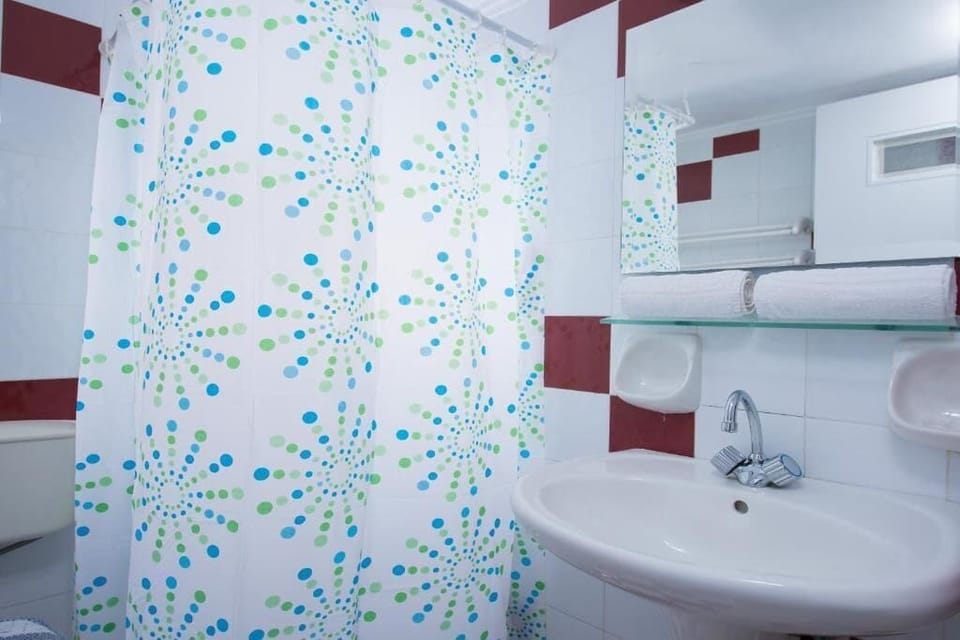 Shower, towels