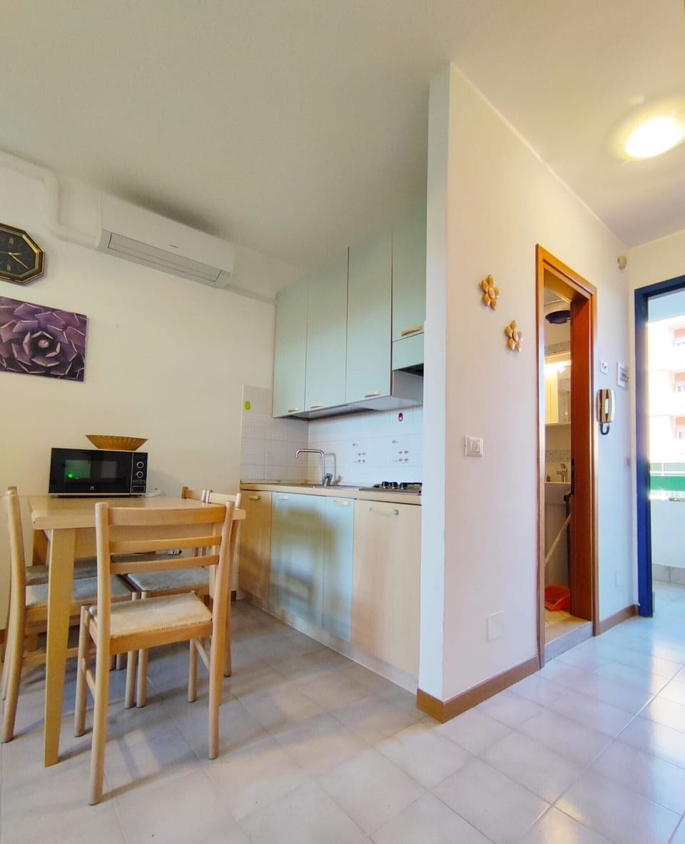 Apartment, 2 Bedrooms, Balcony, City View | Interior