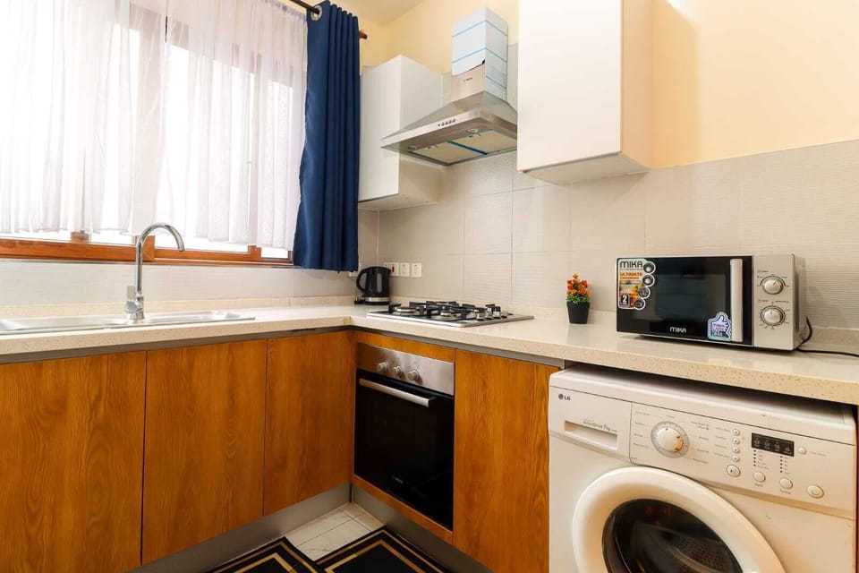 Classic Apartment, Patio, City View | Private kitchen | Full-size fridge, microwave, oven, stovetop