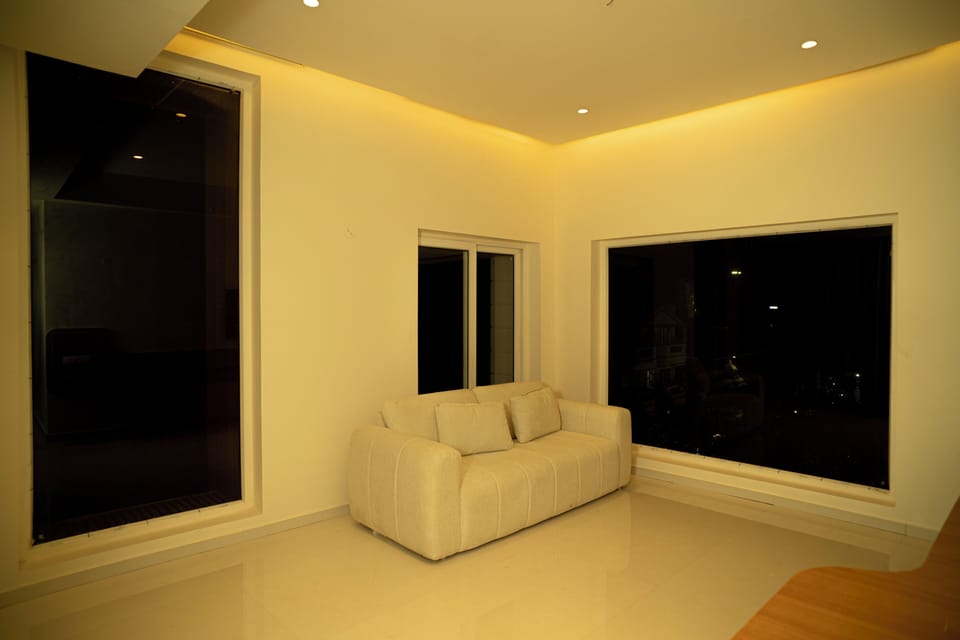 Signature Studio | Egyptian cotton sheets, premium bedding, memory foam beds, desk