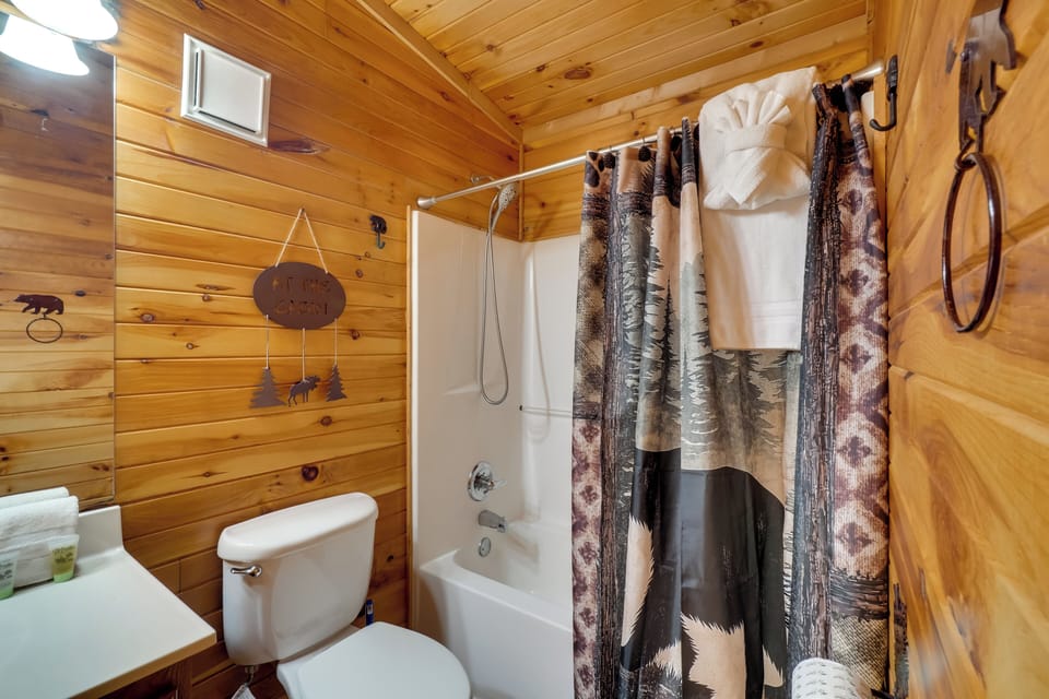Family Friendly,private Hot Tub, Mtn View,near Dtw Cottage in Gatlinburg
