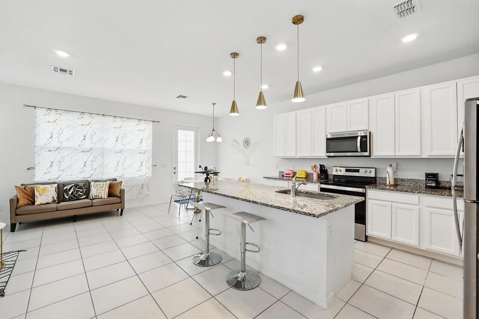 Townhome, 3 Bedrooms | Private kitchen | Fridge, oven, toaster