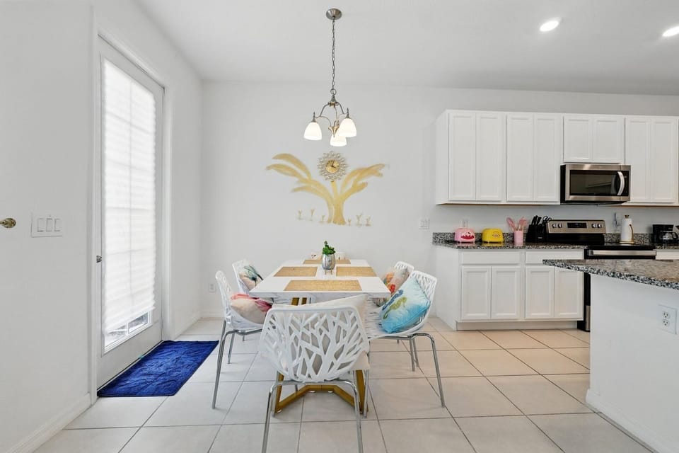 Townhome, 3 Bedrooms | Dining
