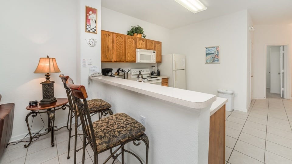 Townhome, 3 Bedrooms | Private kitchen | Fridge, oven, coffee/tea maker, toaster