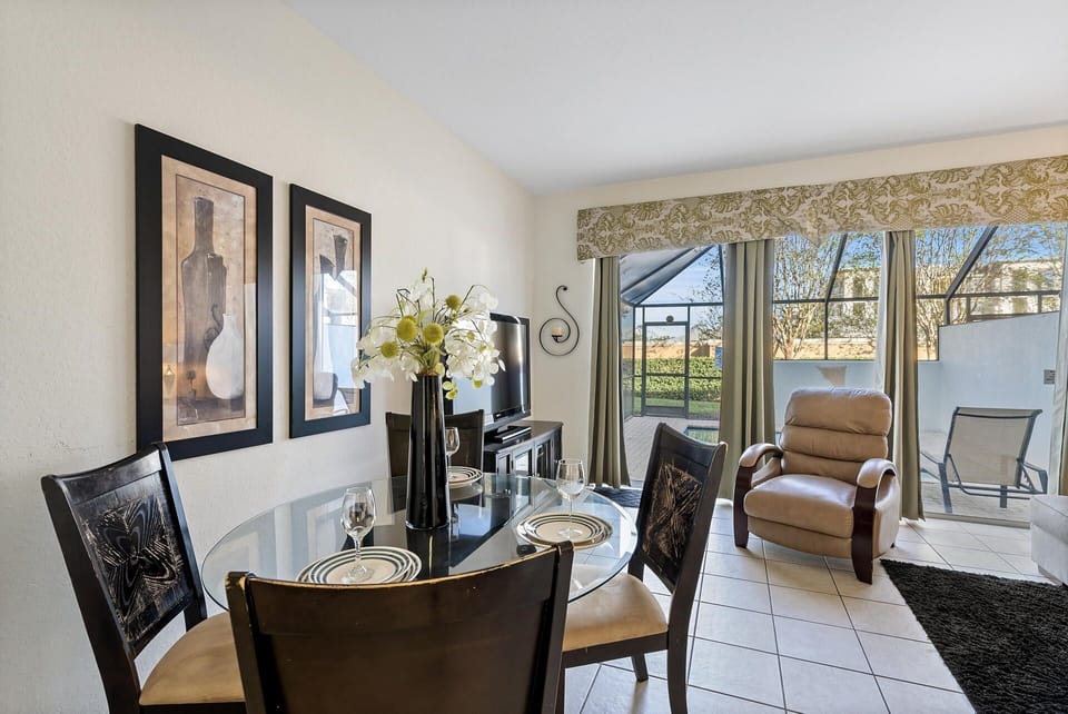 Townhome, 3 Bedrooms | Dining