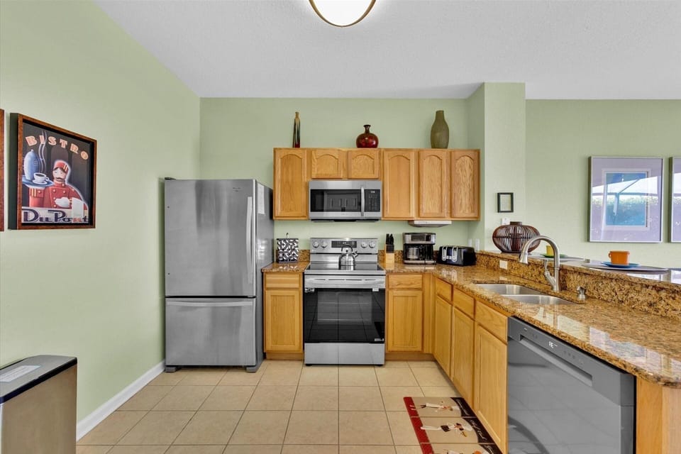 Townhome, 3 Bedrooms | Private kitchen | Fridge, oven, coffee/tea maker, toaster