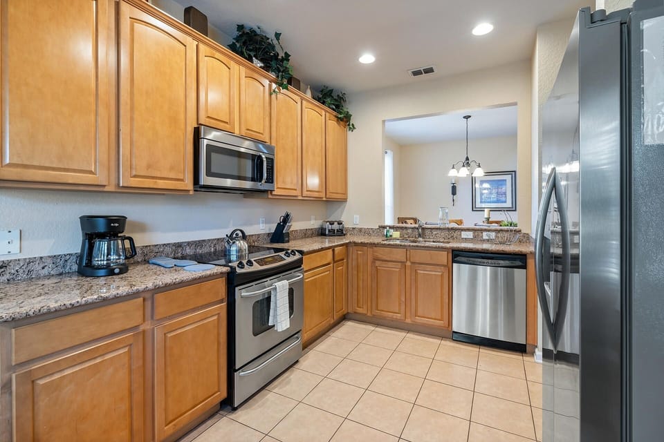 House, 5 Bedrooms | Private kitchen | Coffee/tea maker, fridge, oven, toaster