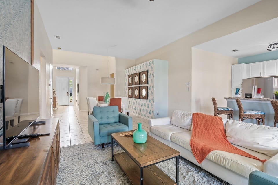 House, 5 Bedrooms | Living area | Smart TV