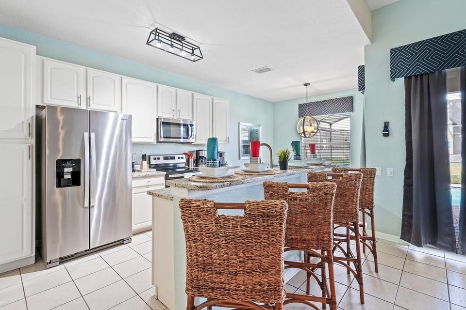 House, 5 Bedrooms | Private kitchen | Fridge, oven, coffee/tea maker, toaster