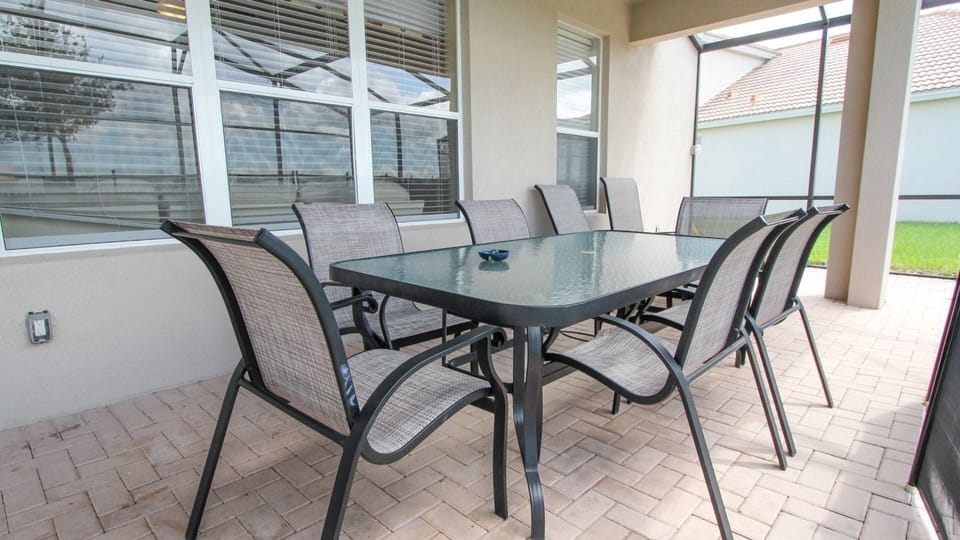 House, 6 Bedrooms | Outdoor dining