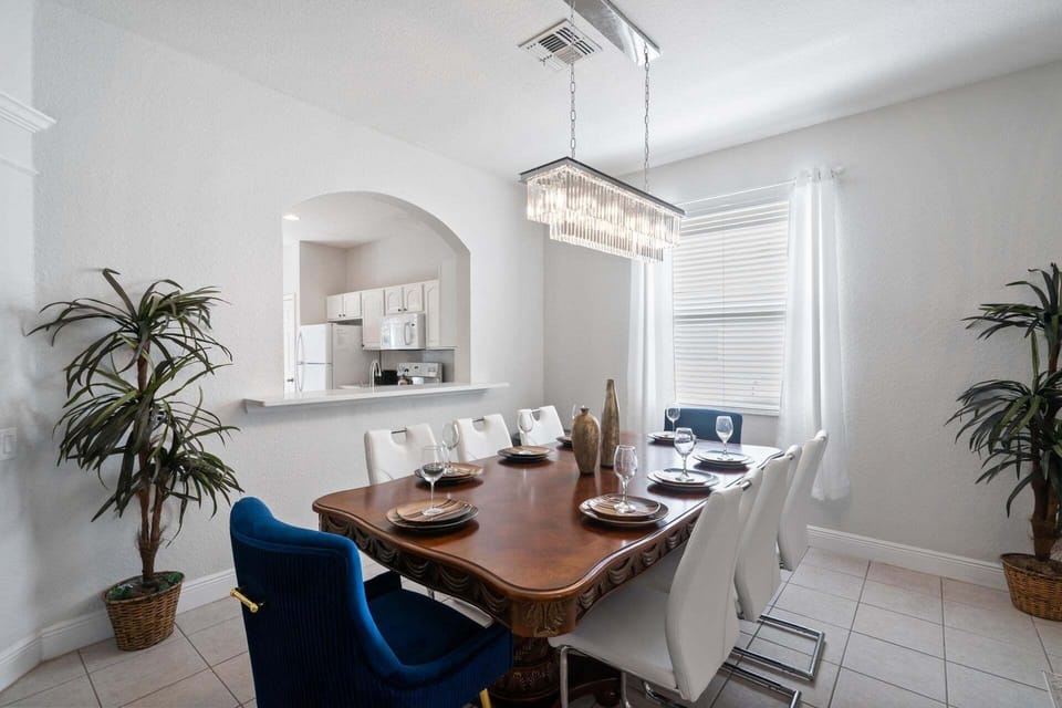 House, 6 Bedrooms | Dining