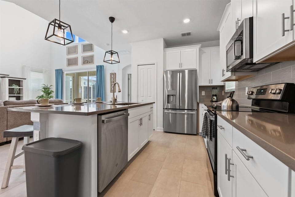 House, 5 Bedrooms | Private kitchen | Coffee/tea maker, fridge, oven, toaster