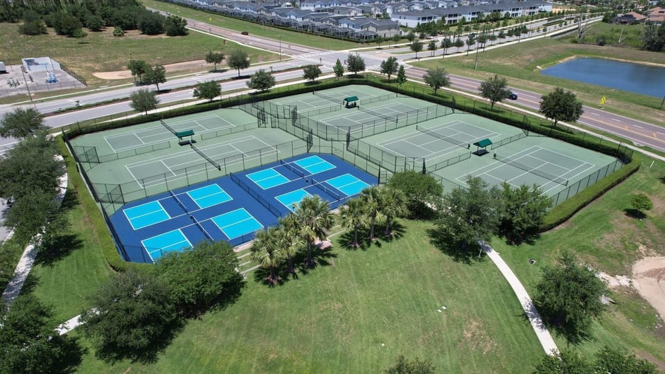 House, 4 Bedrooms | Sport court