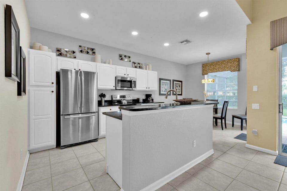House, 5 Bedrooms | Private kitchen | Coffee/tea maker, fridge, oven, toaster