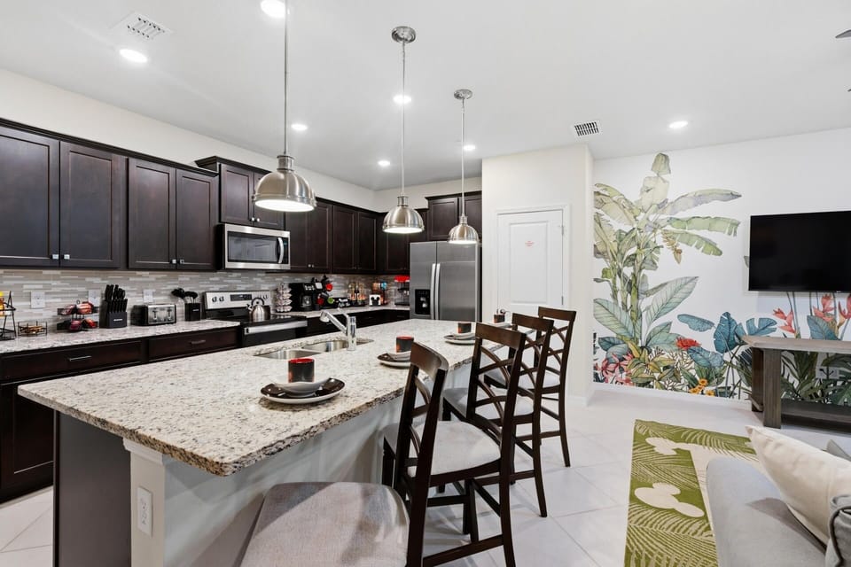 Townhome, 5 Bedrooms | Private kitchen | Fridge, oven, coffee/tea maker, toaster
