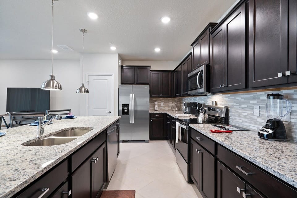 Townhome, 5 Bedrooms | Private kitchen | Fridge, oven, coffee/tea maker, toaster