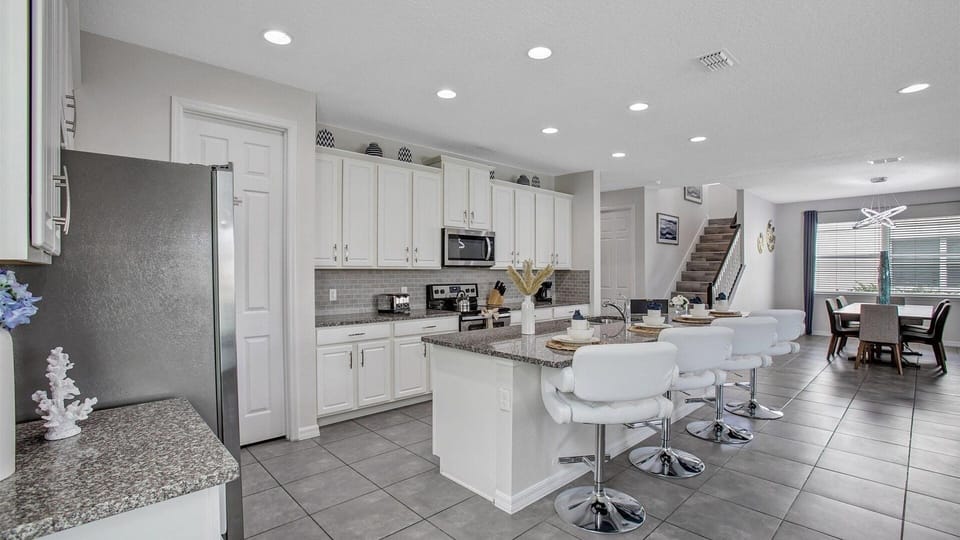 House, Multiple Bedrooms | Private kitchen | Coffee/tea maker, fridge, oven, toaster