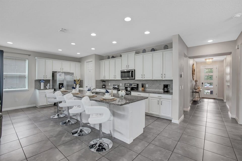 House, 6 Bedrooms | Private kitchen | Coffee/tea maker, fridge, oven, toaster