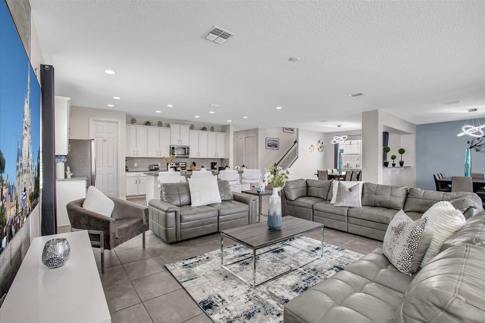 House, 6 Bedrooms | Living area