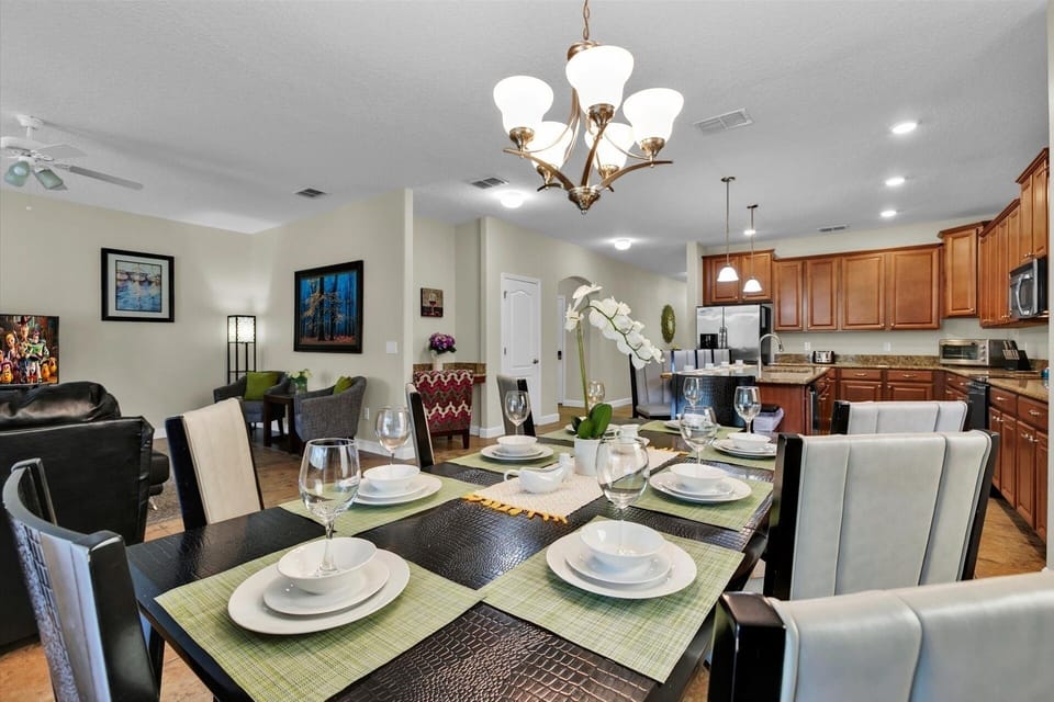 House, 6 Bedrooms | Dining