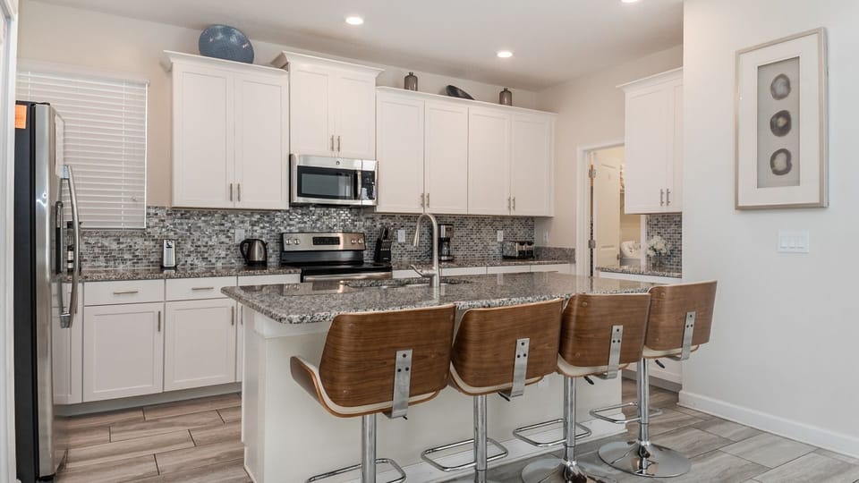 House, 5 Bedrooms | Private kitchen | Coffee/tea maker, fridge, oven, toaster