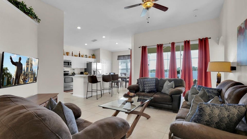 House, 4 Bedrooms | Living area