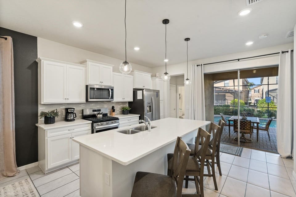 House, 5 Bedrooms | Private kitchen | Coffee/tea maker, fridge, oven, toaster