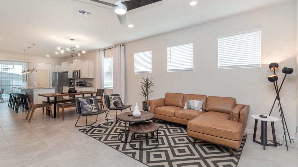 House, 5 Bedrooms | Living area | Smart TV