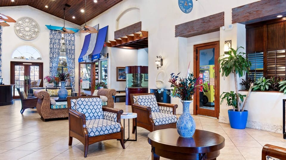 House, 5 Bedrooms | Lobby