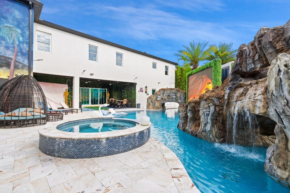 House, Multiple Bedrooms | Pool