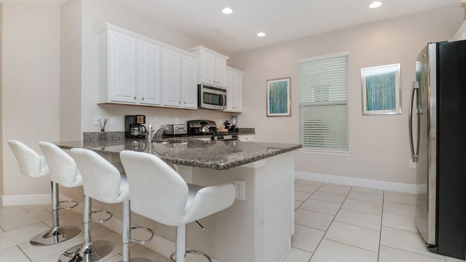 House, 5 Bedrooms | Private kitchen | Coffee/tea maker, fridge, oven, toaster