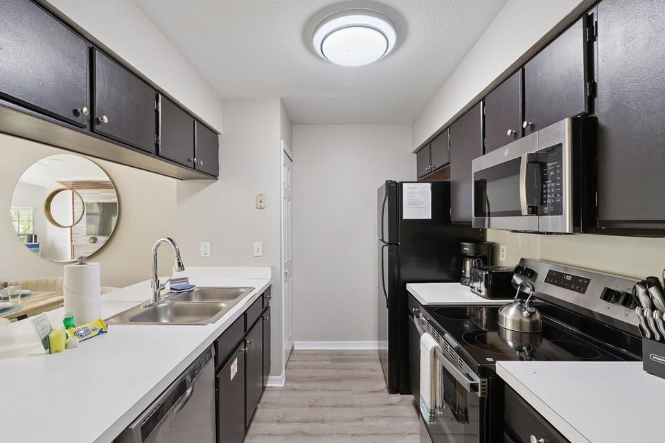 Condo, 3 Bedrooms | Private kitchen | Fridge, oven, toaster