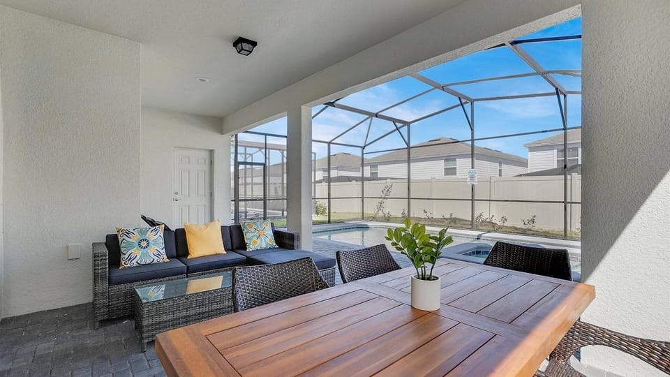 House, Multiple Bedrooms | Outdoor dining