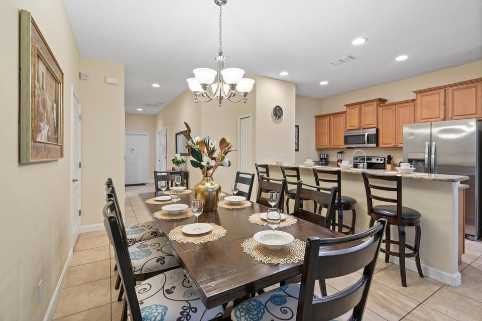 Townhome, 5 Bedrooms | Dining