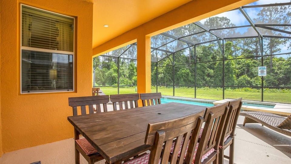 House, 6 Bedrooms | Outdoor dining