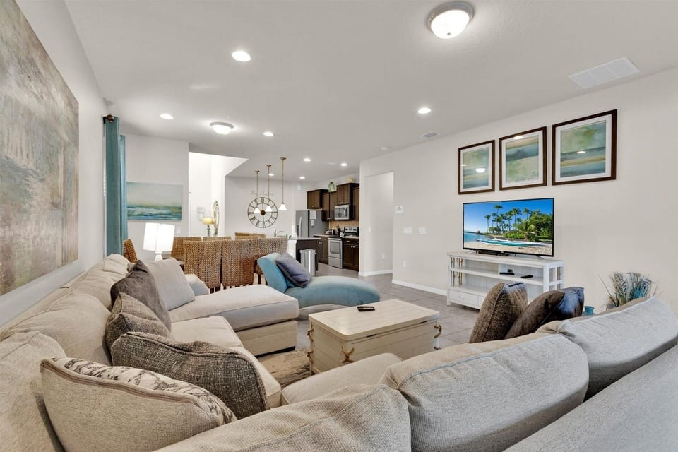 House, 6 Bedrooms | Living area