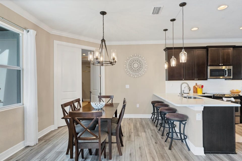 House, 5 Bedrooms | Dining