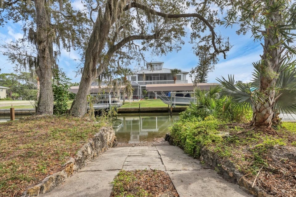 House, 2 Bedrooms | Property grounds