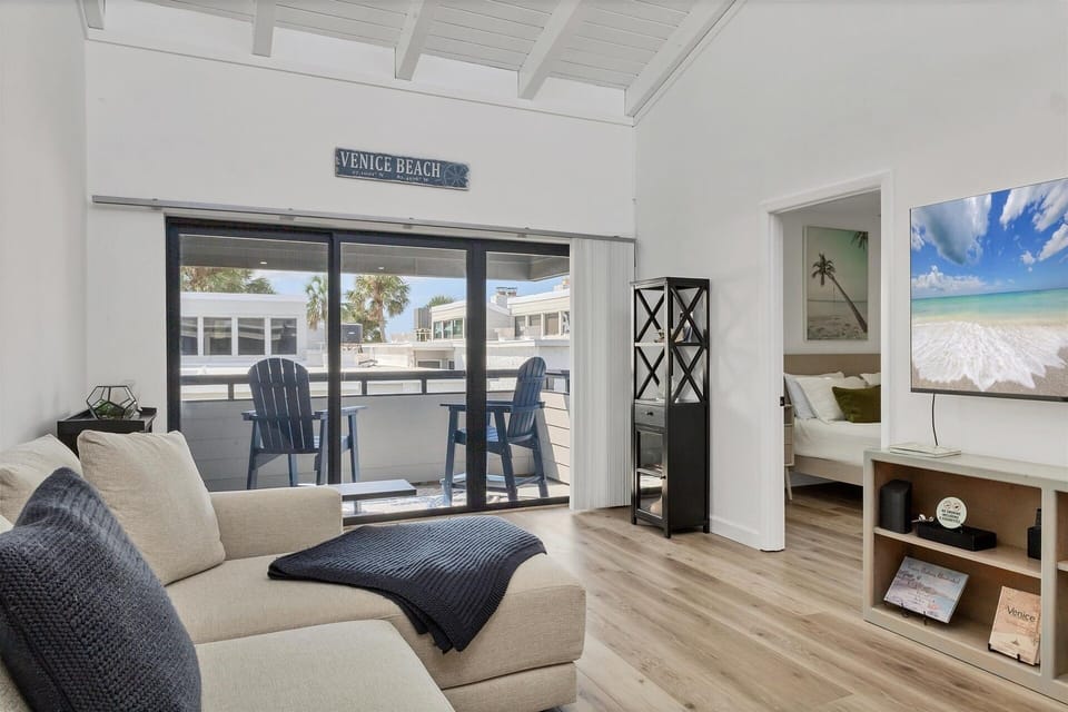 Condo, 2 Bedrooms | Living area | Smart TV