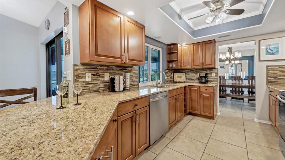 House, 3 Bedrooms | Private kitchen | Fridge, oven, coffee/tea maker, toaster